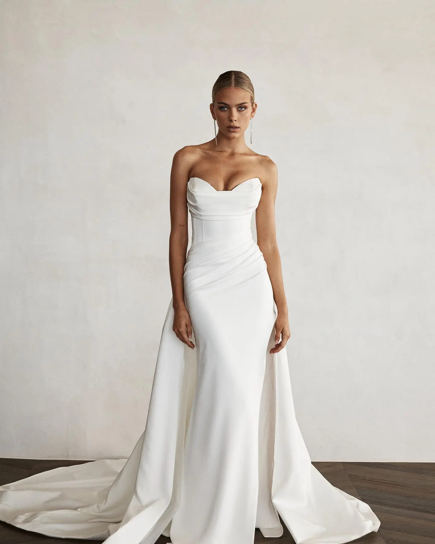 Corset trumpet wedding dress - Image 3