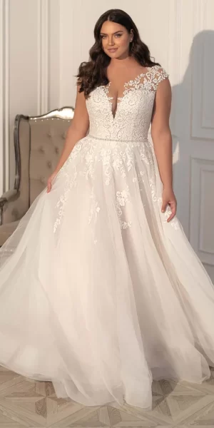 Sweetheart neckline plus size wedding dress