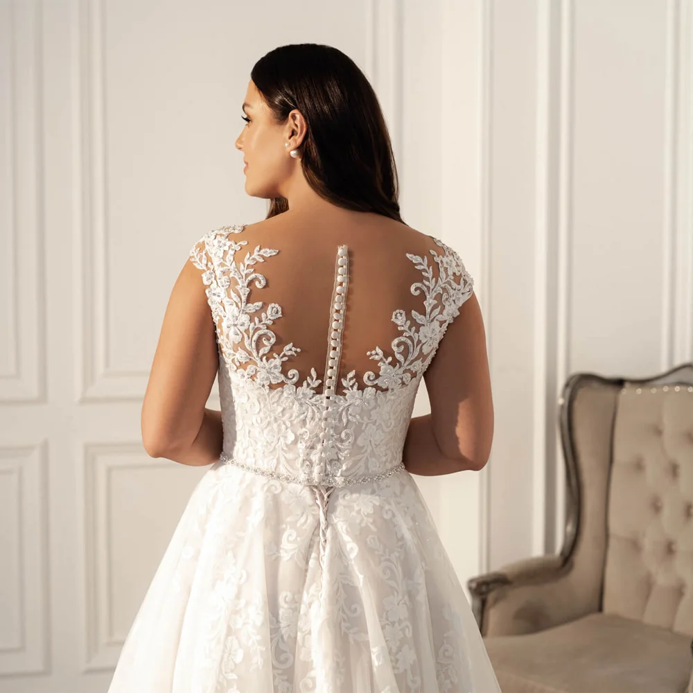 Sweetheart neckline plus size wedding dress - Image 3