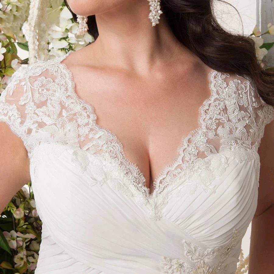 Minimalist plus size wedding dress - Image 3
